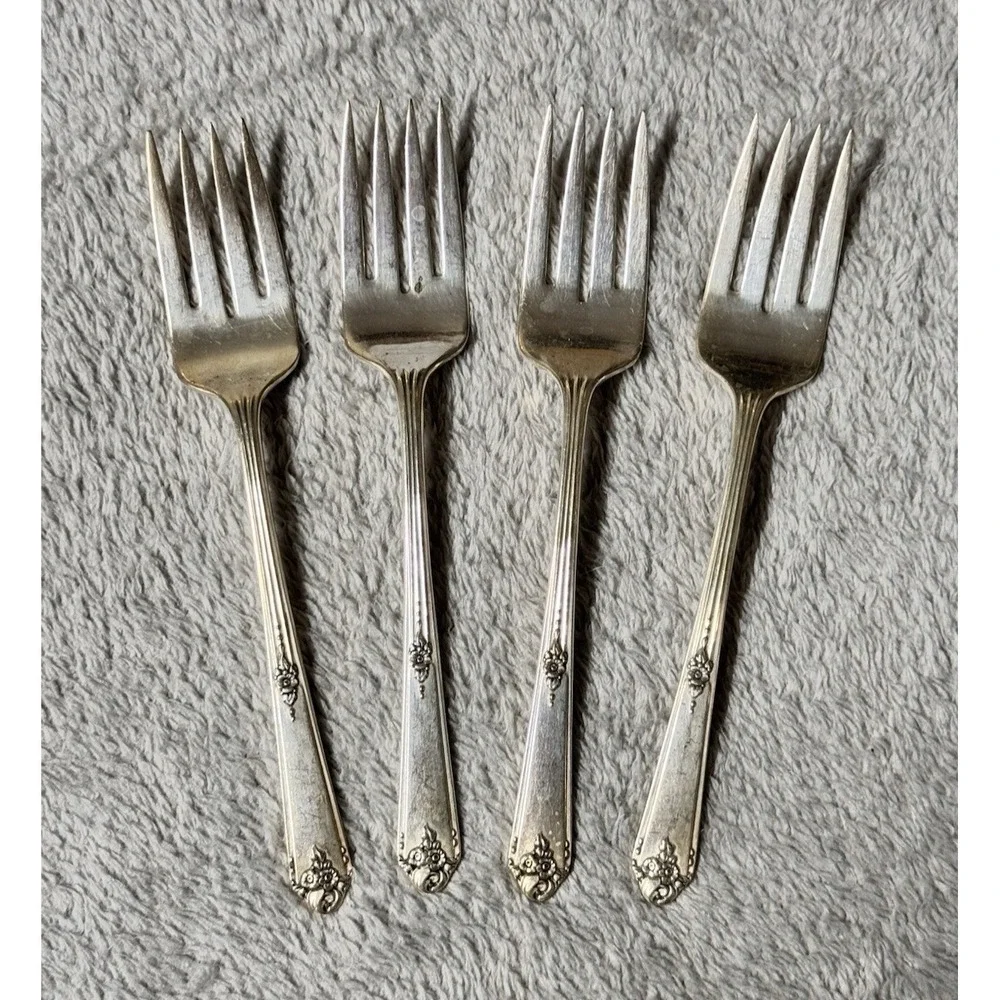 Oneida /Tudor Plate /Community /Sweet Briar (Silverplate, 1948) 4 Salad Forks